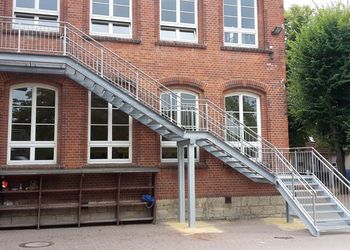 Fluchttreppe Grundschule